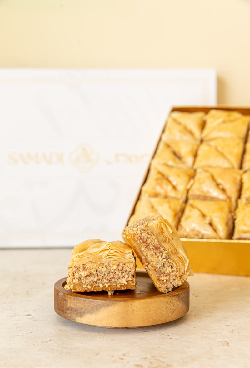 Mouthalath baklava triangles with almonds